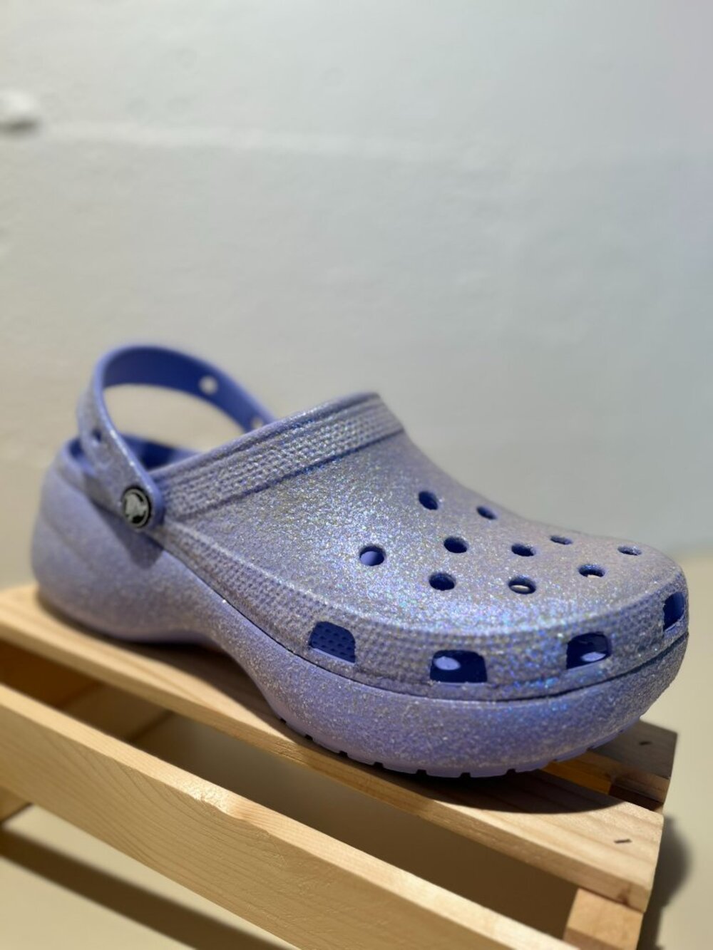 CROCS Women's Classic Platform Glitter Clogs - Picture 4 of 12